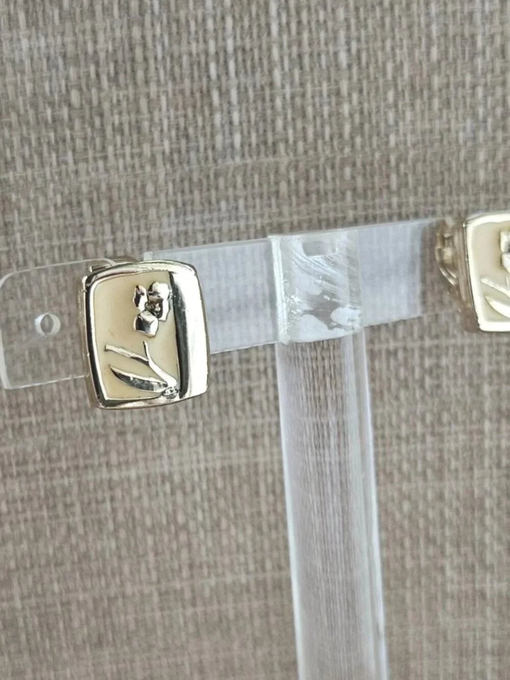 Vintage Clip On Stud Earring Gold Tone Flower Face Yellow Enamel Fashion Jewelry